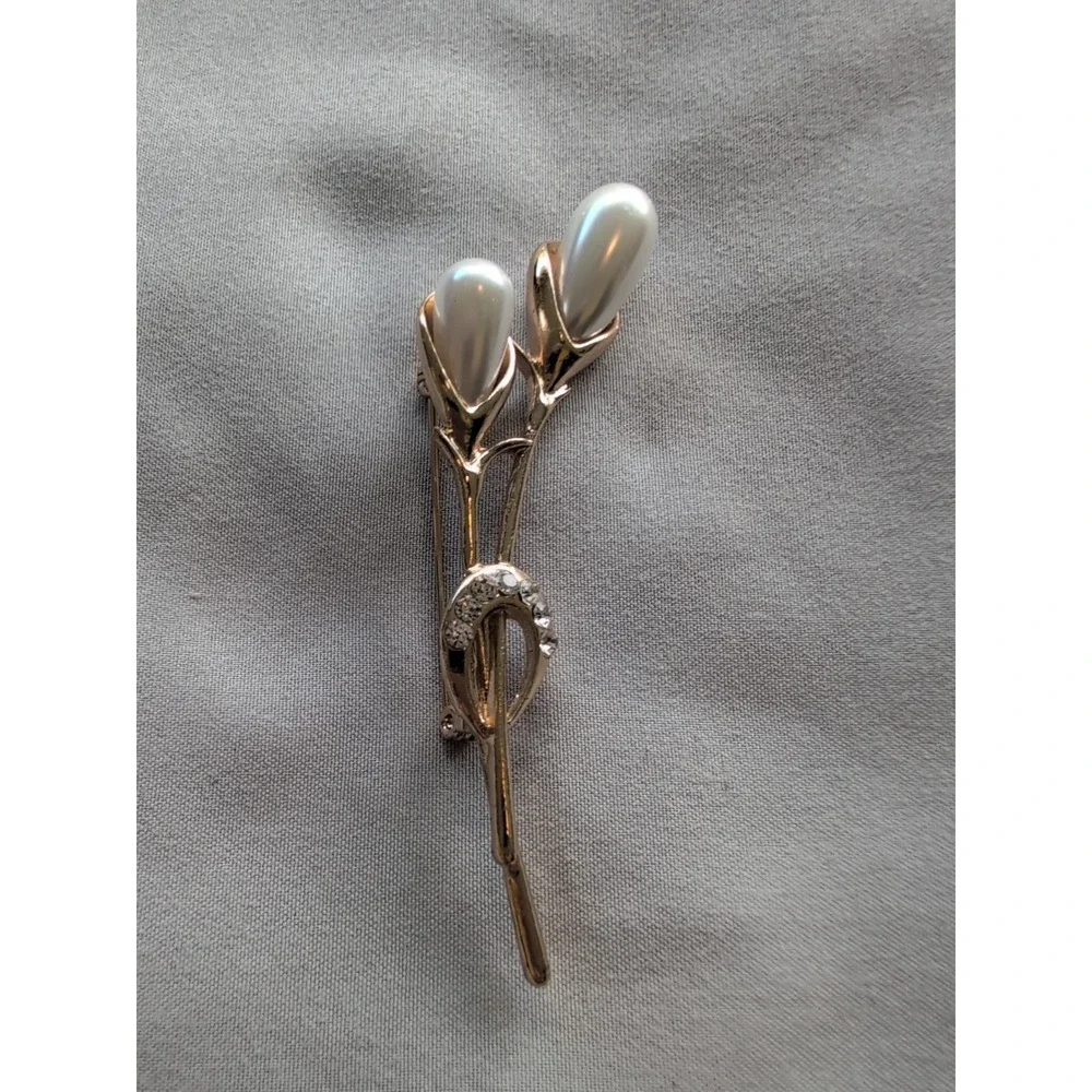 Flower on Stem Callas Lilies Clear Rhinestones Pearl Vintage Gold Brooch‎